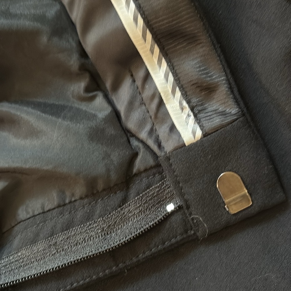 Banana Republic Avery Women’s Black Cropped Dress Pants
12 - Picture 5 of 5